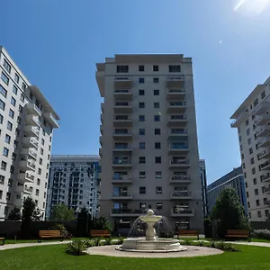 Ultimate Living Experience - Modern & Free Parking Near Romexpo Apartment